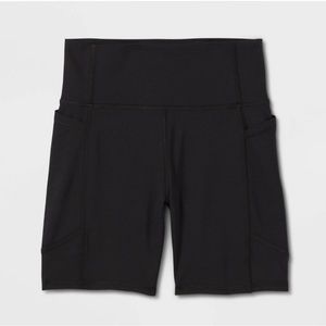 Woman’s High-Rise 7” sculpt shorts size XS black